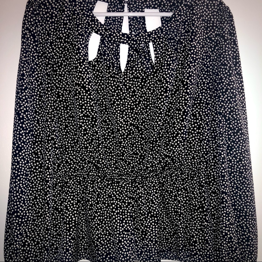 Candies•Black and White hearts•long sleeve•cutouts•top•XL